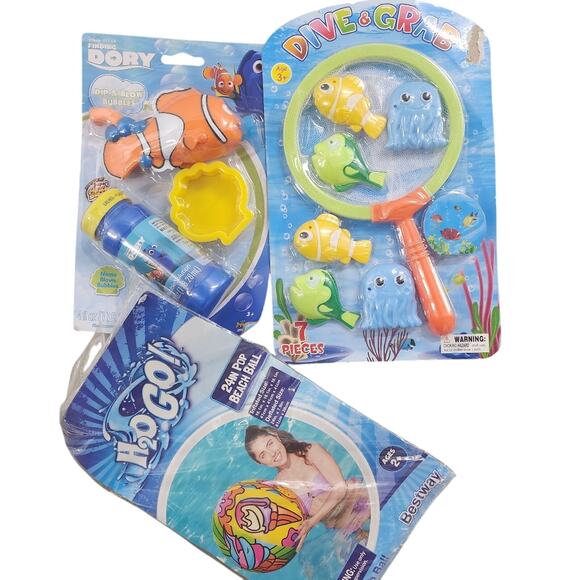 New bundle water toys and Nemo bubbles - Picture 1 of 4